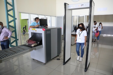 Abren proceso para concesionar la operación del aeropuerto de Colón