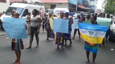 Funcionarias del Meduca protestan por mejora salarial