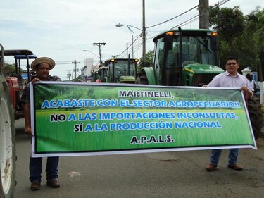 Agricultores santeños mantienen medida de presión