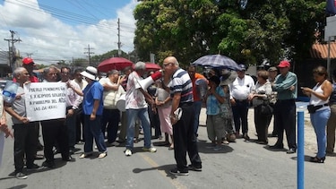 Penonomeños protestan ante la falta de agua por cuarto día consecutivo