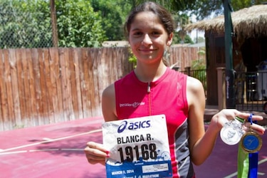 Niña de 12 años va por el récord de correr en los cinco continentes
