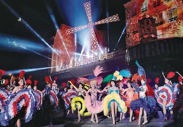 El célebre Moulin Rouge festeja sus 130 años con espectáculo callejero