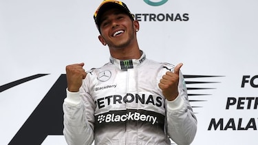 Hamilton renuncia al 1 y lucirá el número 44 en 2015