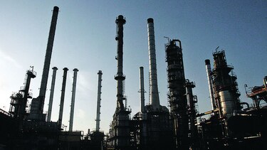 Irán logra inaugurar refinería tras 10 años