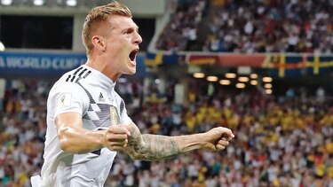 Kroos salvó a Alemania en el último minuto con bombazo
