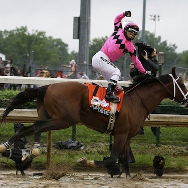 Luis Sáez  domina con  Maximum Security en el Derby de Kentucky, pero lo descalifican