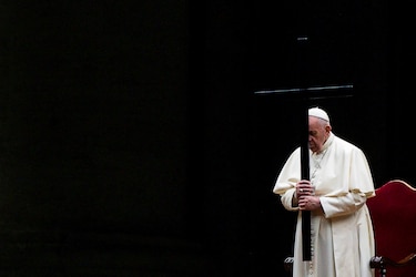 El papa presidió su segundo Vía Crucis sin público a causa de la pandemia
