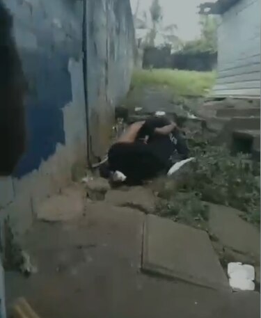 Investigan pelea entre agente policial y un ciudadano