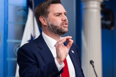 Vance pide a Israel ‘respetar’ el proceso de paz con Irán