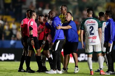 Escándalos por amaño de partidos no opacan la crisis arbitral; gremio exige mejoras para los árbitros