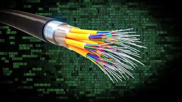 Fibra óptica que pasa por Panamá agiliza comunicación
