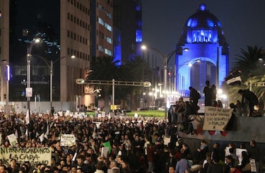 Miles de mexicanos protestan por 43 estudiantes desaparecidos