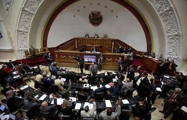 Congreso aprueba ley para impulsar referendo contra presidente Maduro