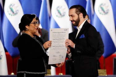 Nayib Bukele recibe la credencial de presidente electo de El Salvador