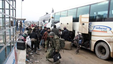Ejército sirio reconquistó Alepo luego de la salida del último convoy de rebeldes y civiles