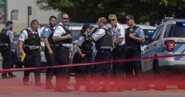 Al menos 6 muertos y 24 heridos por tiroteo en un desfile del 4 de julio cerca de Chicago, identifican al agresor 