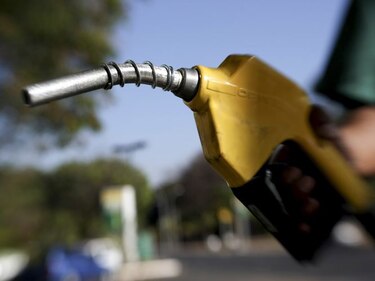 Venezuela reconoce que hay una 'involuntaria guerra de precios' del petróleo