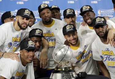 Warriors imponen récord y están en la final