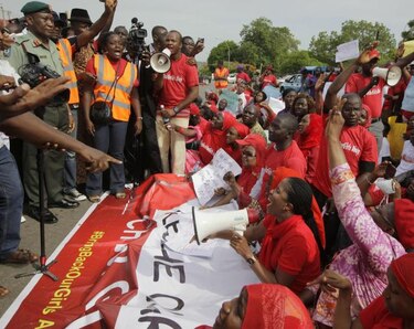Boko Haram mata a 200 personas en Nigeria y retiene aún a las niñas raptadas