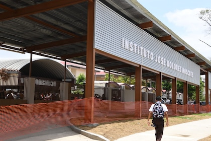 Padres del Colegio José Dolores Moscote reclaman falta de atención a estudiantes