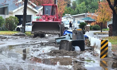 Cae lluvia y nieve en California, hay deslaves