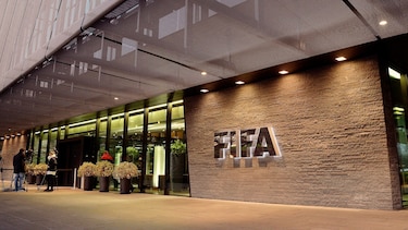 La FIFA reveló que el monto de los traspasos futbolísticos cayó a la mitad por la crisis de la Covid-19
