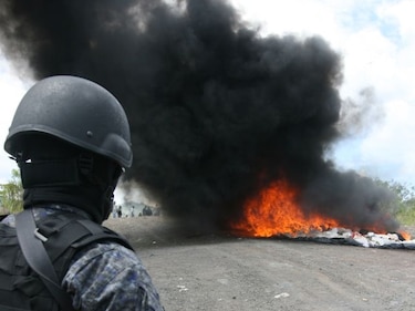 Policía de Panamá incinera 4.9 toneladas de drogas