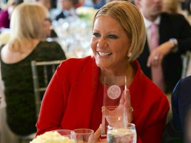 Primera Dama recibe premio Liderazgo 2018 por su trabajo al empoderamiento de las mujeres