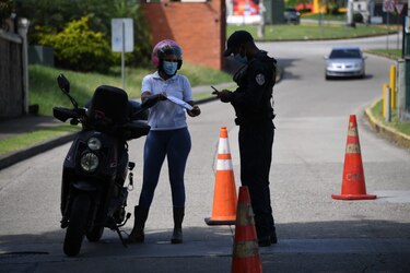 Sancionarán a empresas que vendan salvoconductos, advierte el MICI