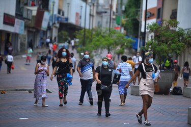 Toque de queda  seguirá  los fines de semana  de julio; leve  baja del Rt      