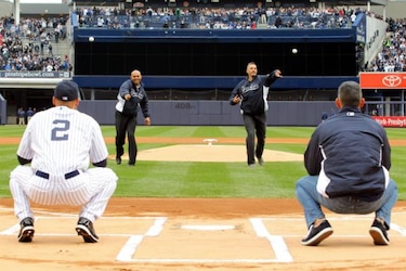 Mariano, Posada y Pettitte visitan a Jeter en el Yankee Stadium