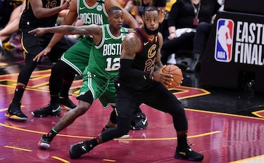 LeBron anota 44 puntos y Cavs igualan la serie con Celtics