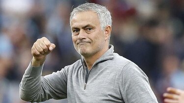 Manchester United gana y baja la presión sobre Mourinho