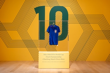 Camiseta que Pelé usó en final del Mundial de 1958 se subasta por 4,9 millones de dólares 