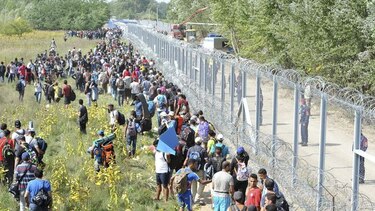 Hungría desplegará tropas para frenar migrantes en frontera