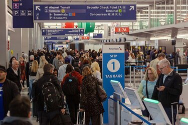 Miles de vuelos cancelados y con retraso en Estados Unidos como consecuencia del prolongado cierre del gobierno