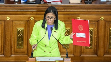 La ‘histórica’ reunión de Delcy Rodríguez con el director de la CIA, el primer alto representante de Estados Unidos en visitar Venezuela desde la captura de Maduro