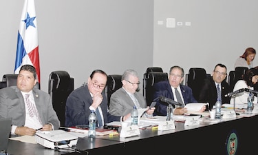 Política bloquea debate legislativo sobre ley de contrataciones públicas