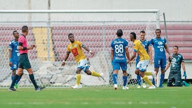 Universitario se apuntó ayer su primera victoria