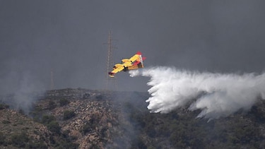 Al menos 12 muertos y 23 desaparecidos en el incendio más letal de las últimas décadas en España