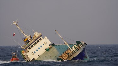 Ejército de Estados Unidos rescata a siete marineros iraníes e indios de un buque que se hundía en el golfo Pérsico