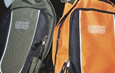 Fiscalía pide juicio para 15 personas en caso de las mochilas escolares