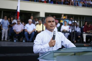Prohíben salir de Panamá a líder evangélico por presunto robo de tierras