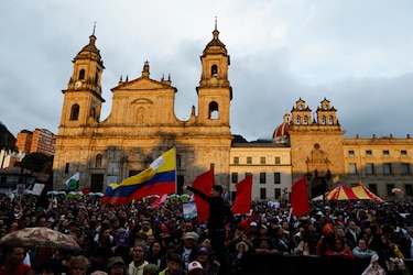 Misión electoral de la OEA llega a Colombia encabezada por el expresidente Leonel Fernández