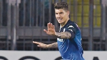 Derrota del Napoli pone a soñar a la Juve por adelantado