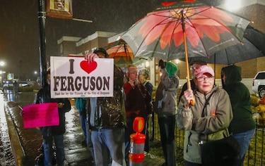 Detienen a un sospechoso de disparar contra policías en Ferguson