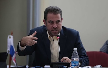 Diputados acusan a ministro Mario Etchelecu de hacer política