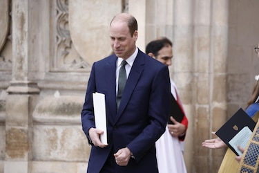 El príncipe William recuerda a Diana en una semana de escrutinio para la monarquía