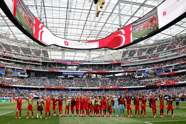 Suiza golea a Bosnia en el tramo final del partido