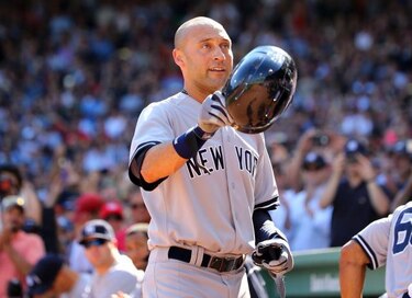 Derek Jeter se despide a lo grande, con otro hit